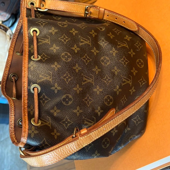 🌸Authentic Louis Vuitton🌸 Reasonable offers please 🌼 - Picture 5 of 16